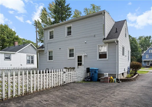 Photo 3 of Single family home for sale at 154 E Main St, South Amherst, OH 44001 | MLS# 5244159 | Listing updated on 2026-10-03