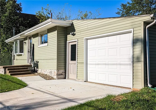 Photo 2 of Sale Pending at 945 14th Street Se, Massillon, OH 44646 | MLS# 5244095 | Listing updated on 2026-10-06