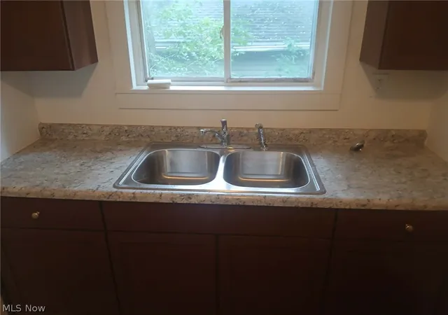 Photo 4 of House for sale at 231 S Vine St, Medina, OH 44256 | MLS# 5244610 | Listing updated on 2026-09-26