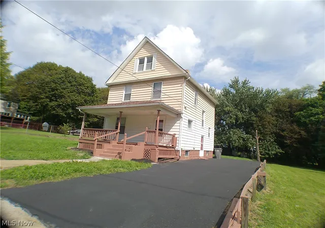 Photo 2 of Single family home for sale at 149 S Truesdale Ave, Youngstown, OH 44506 | MLS# 5244208 | Listing updated on 2026-09-14