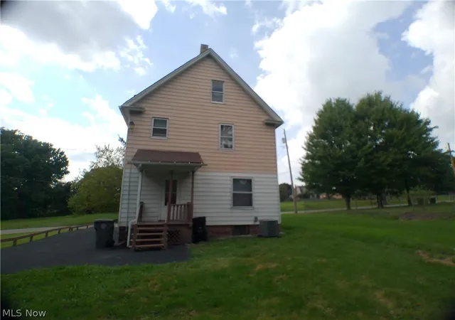 Photo 3 of Single family home for sale at 149 S Truesdale Ave, Youngstown, OH 44506 | MLS# 5244208 | Listing updated on 2026-09-14