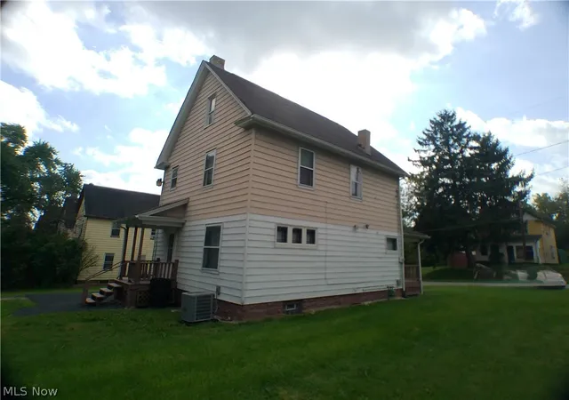 Photo 4 of Single family home for sale at 149 S Truesdale Ave, Youngstown, OH 44506 | MLS# 5244208 | Listing updated on 2026-09-14