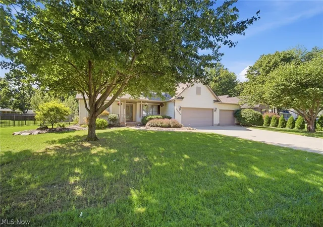 Photo 2 of Sale Pending at 37099 Hunters Trl, Avon, OH 44011 | MLS# 5244718 | Listing updated on 2026-09-29