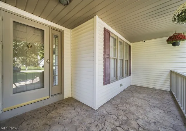 Photo 3 of Sale Pending at 37099 Hunters Trl, Avon, OH 44011 | MLS# 5244718 | Listing updated on 2026-09-29