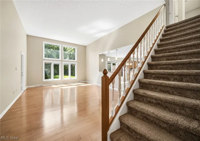 Photo 4 of Sale Pending at 37099 Hunters Trl, Avon, OH 44011 | MLS# 5244718 | Listing updated on 2026-09-29