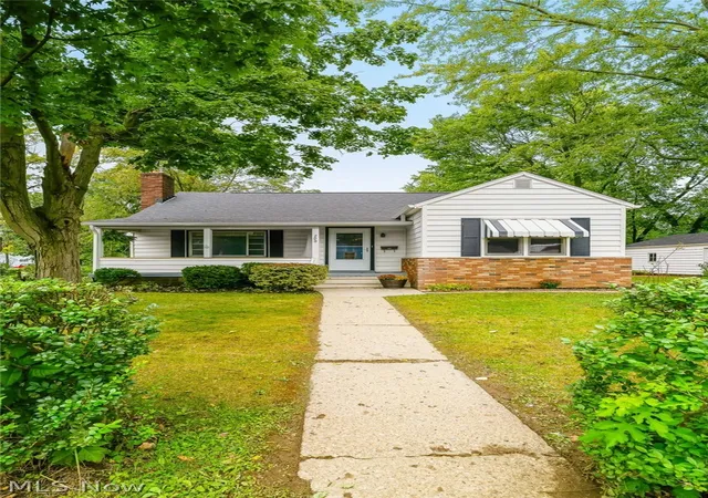 Photo 2 of Single family home for sale at 200 Gnau Ave Sw, Massillon, OH 44646 | MLS# 5242455 | Listing updated on 2026-10-07