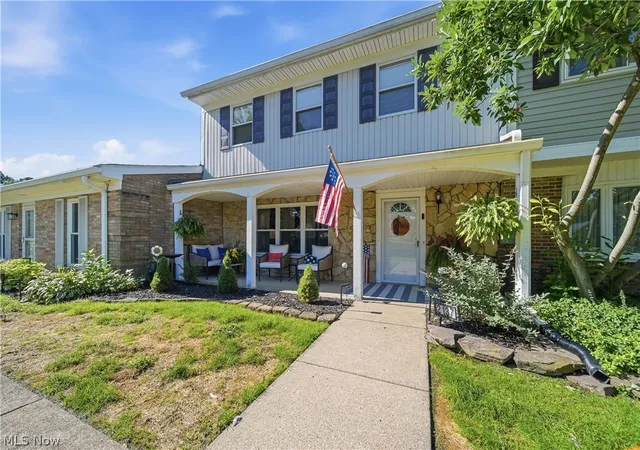 Listing Photo 4 - Condo for sale in building located at 2137 Beechtree Dr, Uniontown, OH 44685