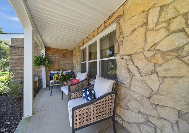 Listing Photo 5 - Condo for sale in building located at 2137 Beechtree Dr, Uniontown, OH 44685