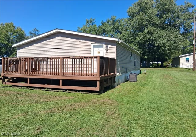 Photo 3 of Single family home for sale at 40 Silver Pond Dr, Apple Creek, OH 44606 | MLS# 5244809 | Listing updated on 2026-09-14