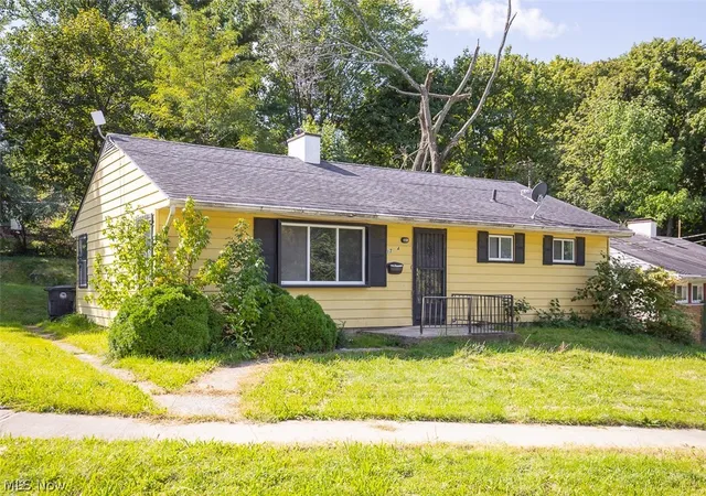 Photo 3 of Single family home for sale at 17614 Rook Cir, Cleveland, OH 44112 | MLS# 5243335 | Listing updated on 2026-09-29
