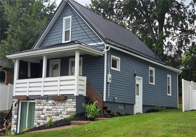 Photo 3 of Single family home for sale at 2413 Clearview Ave Nw, Canton, OH 44708 | MLS# 5244869 | Listing updated on 2026-10-05