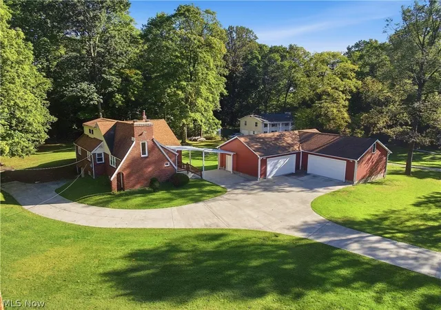 Photo 2 of Single family home for sale at 1687 Mount Pleasant St Ne, Canton, OH 44721 | MLS# 5244801 | Listing updated on 2026-09-24
