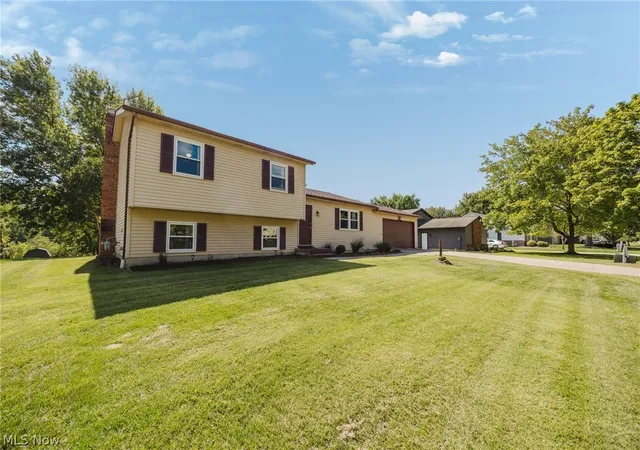 Photo 1 of Single family home for sale at 1004 Lancaster Dr, Medina, OH 44256 | MLS# 5243151 | Listing updated on 2026-10-03
