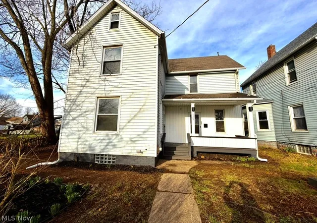Photo 1 of Single family home for sale at 1529 Stark Ave Sw, Canton, OH 44706 | MLS# 5244889 | Listing updated on 2026-09-26