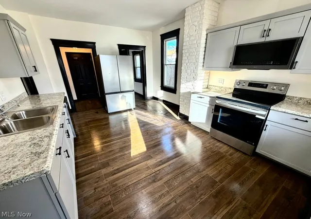 Photo 3 of Single family home for sale at 1529 Stark Ave Sw, Canton, OH 44706 | MLS# 5244889 | Listing updated on 2026-09-26
