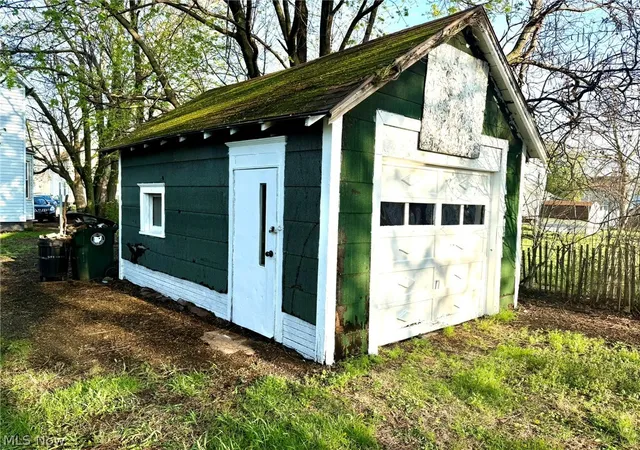 Photo 4 of Single family home for sale at 1529 Stark Ave SW, Canton, OH 44706 | MLS# 5244889 | Listing updated on 2026-09-26