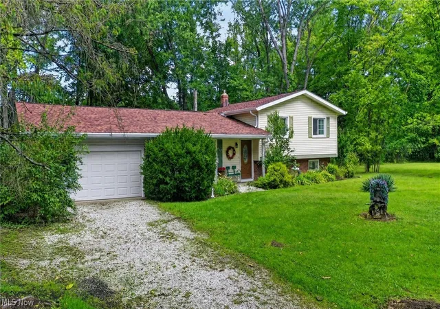 Photo 2 of Single family home for sale at 8910 Crackel Rd, Chagrin Falls, OH 44023 | MLS# 5244847 | Listing updated on 2026-09-14