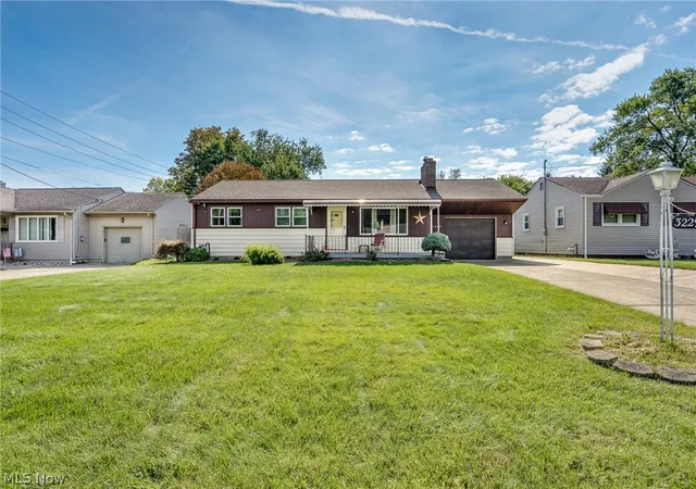 Photo 1 of Single family home for sale at 3229 Glen Oaks Dr, Youngstown, OH 44511 | MLS# 5244937 | Listing updated on 2026-09-15