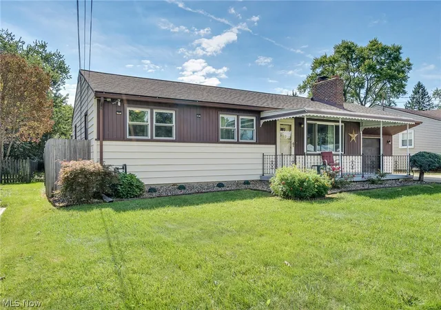 Photo 3 of Single family home for sale at 3229 Glen Oaks Dr, Youngstown, OH 44511 | MLS# 5244937 | Listing updated on 2026-09-15