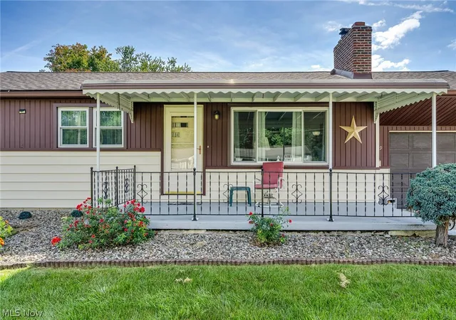 Photo 4 of Single family home for sale at 3229 Glen Oaks Dr, Youngstown, OH 44511 | MLS# 5244937 | Listing updated on 2026-09-15