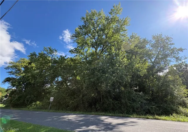 Photo 4 of Sale Pending at 4051 Greenbay Dr, Barberton, OH 44203 | MLS# 5243519 | Listing updated on 2026-09-25