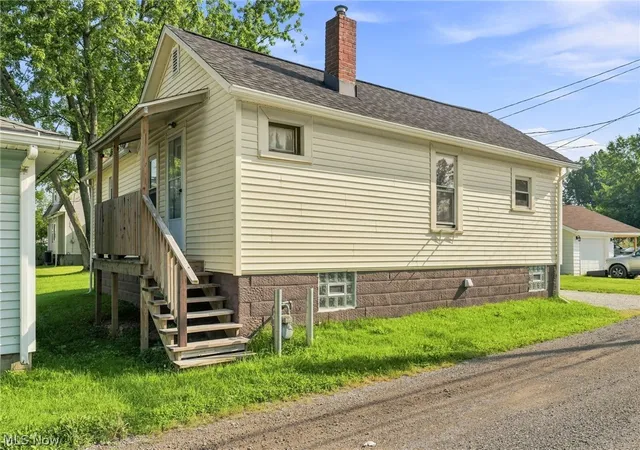 Photo 2 of Single family home for sale at 376 E 1/2 Ohio Ave, Sebring, OH 44672 | MLS# 5244949 | Listing updated on 2026-09-19