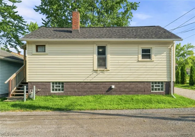 Photo 3 of Single family home for sale at 376 E 1/2 Ohio Ave, Sebring, OH 44672 | MLS# 5244949 | Listing updated on 2026-09-19