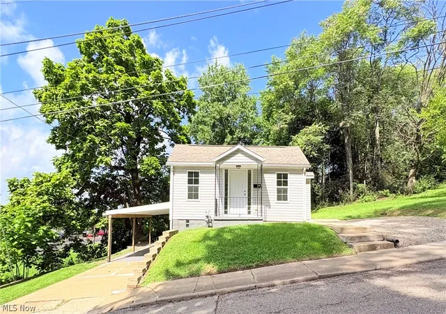 Photo 2 of Single family home for sale at 971 Eastman St, Zanesville, OH 43701 | MLS# 5244905 | Listing updated on 2026-09-17