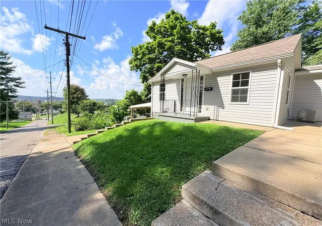 Photo 3 of Single family home for sale at 971 Eastman St, Zanesville, OH 43701 | MLS# 5244905 | Listing updated on 2026-09-17