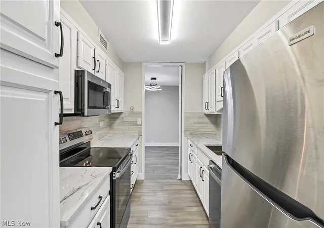Listing Photo 4 - Condo for sale in building located at 12700 Lake Ave, Lakewood, OH 44107 - Unit #1301