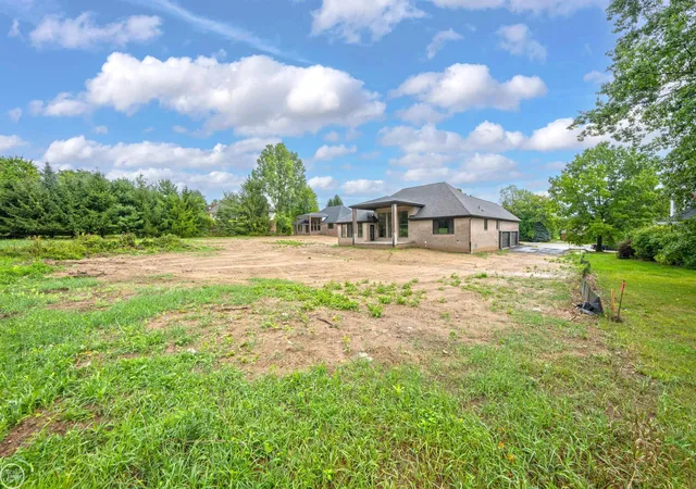 Photo 3 of Single family home for sale at 854 Hemlock Dr, Oxford, MI 48370 | MLS# 58050162968 | Listing updated on 2026-09-09