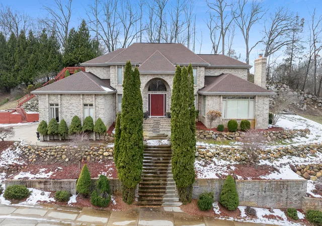 Photo 1 of Mansion for sale at 1840 Lexington Blvd, Jackson, MI 49201 | MLS# 55025011470 | Listing updated on 2026-09-02