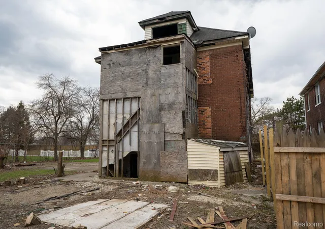 Listing Photo 4 - Condo for sale in building located at 2224 Anderdon St, Detroit, MI 48215