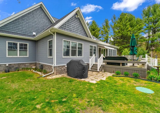 Photo 3 of Single family home for sale at 3905 Lakeshore Rd, Lexington, MI 48450 | MLS# 58050175540 | Listing updated on 2026-09-02