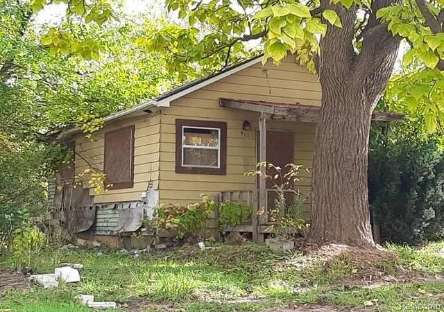 Photo 1 of Single family home for sale at 911 Hughes Ave, Flint, MI 48503 | MLS# 20251046072 | Listing updated on 2026-09-10