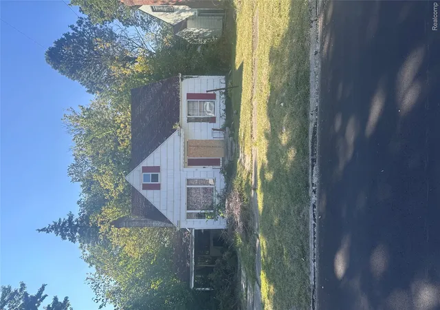 Photo 1 of Single family home for sale at 2907 Trumbull Ave, Flint, MI 48504 | MLS# 20251046266 | Listing updated on 2026-09-10