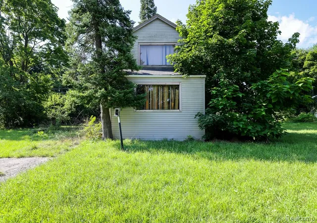 Photo 1 of Single family home for sale at 1521 W Dartmouth St, Flint, MI 48504 | MLS# 20251046291 | Listing updated on 2026-09-10