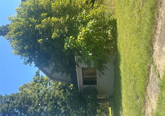 Photo 2 of Single family home for sale at 1521 W Dartmouth St, Flint, MI 48504 | MLS# 20251046291 | Listing updated on 2026-09-10