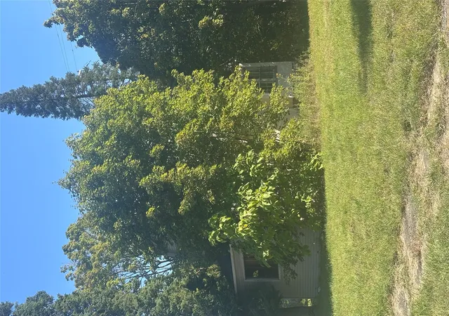 Photo 3 of Single family home for sale at 1521 W Dartmouth St, Flint, MI 48504 | MLS# 20251046291 | Listing updated on 2026-09-10