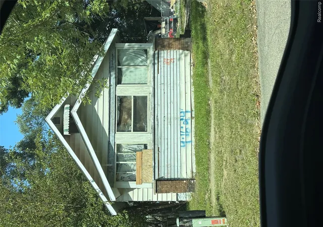 Photo 1 of Single family home for sale at 1721 New York Ave, Flint, MI 48506 | MLS# 20251046521 | Listing updated on 2026-09-10