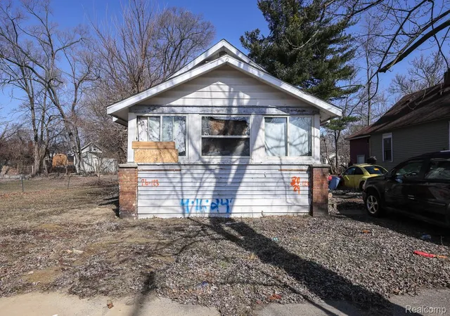 Photo 2 of Single family home for sale at 1721 New York Ave, Flint, MI 48506 | MLS# 20251046521 | Listing updated on 2026-09-10