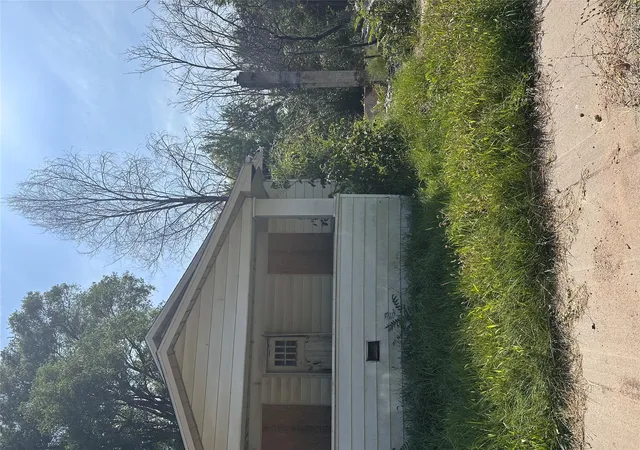 Photo 2 of Single family home for sale at 1518 Leith St, Flint, MI 48506 | MLS# 20251046629 | Listing updated on 2026-09-10