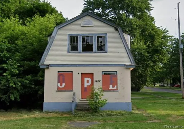 Photo 1 of Single family home for sale at 1402 W Dartmouth St, Flint, MI 48504 | MLS# 20251050166 | Listing updated on 2026-09-10