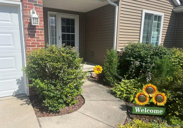 Photo 2 of Condo for sale at 2078 W Ridge Dr #21, Davison, MI 48423 | MLS# 20251056022 | Listing updated on 2026-09-05