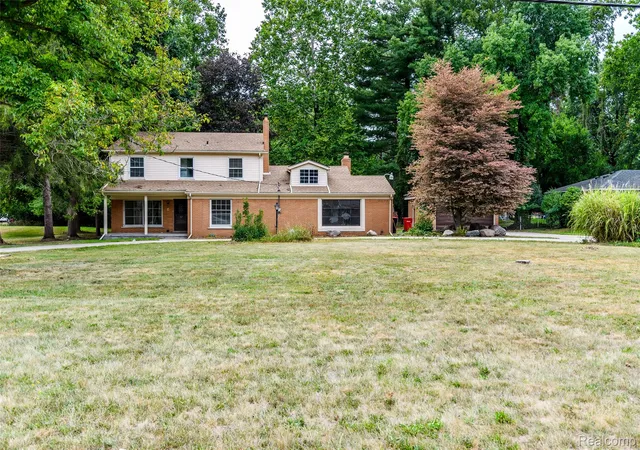 Photo 1 of Single family home for sale at 21875 Beech Rd, Southfield, MI 48033 | MLS# 20251058623 | Listing updated on 2026-10-06