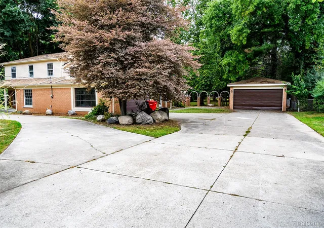 Photo 2 of Single family home for sale at 21875 Beech Rd, Southfield, MI 48033 | MLS# 20251058623 | Listing updated on 2026-10-06
