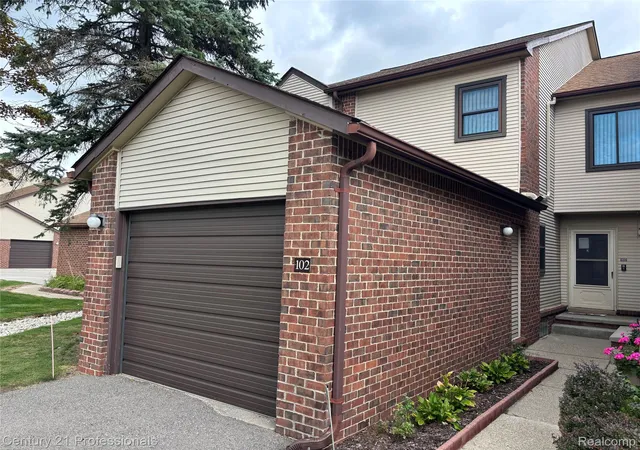 Photo 1 of Condo for sale at 6680 Ridgefield Cir #102, West Bloomfield, MI 48322 | MLS# 20251060318 | Listing updated on 2026-09-13