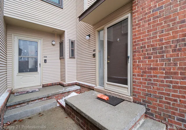 Photo 2 of Condo for sale at 6680 Ridgefield Cir #102, West Bloomfield, MI 48322 | MLS# 20251060318 | Listing updated on 2026-09-13