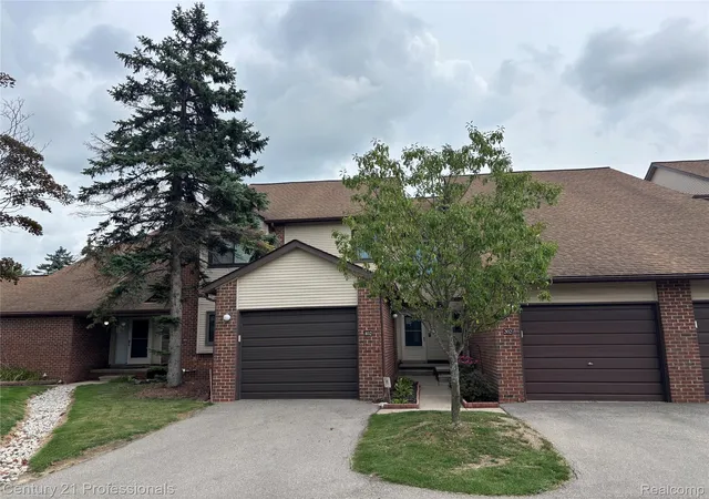 Photo 3 of Condo for sale at 6680 Ridgefield Cir #102, West Bloomfield, MI 48322 | MLS# 20251060318 | Listing updated on 2026-09-13