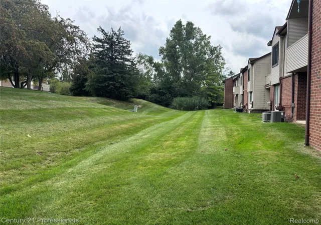Photo 3 of Condo for sale at 6680 Ridgefield Cir #102, West Bloomfield, MI 48322 | MLS# 20251060318 | Listing updated on 2026-09-13